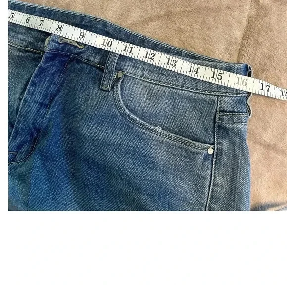 Gray Saks Fifth Avenue Jorts Size 29 Baby Shorts Lace Frayed Hem Jean Denim - Picture 11 of 12